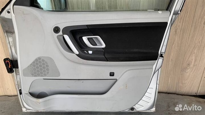 Замок двери передней правой от Skoda Fabia 2007-2