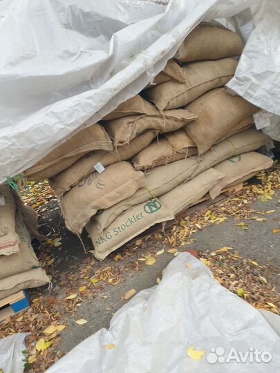 Солома в мешках