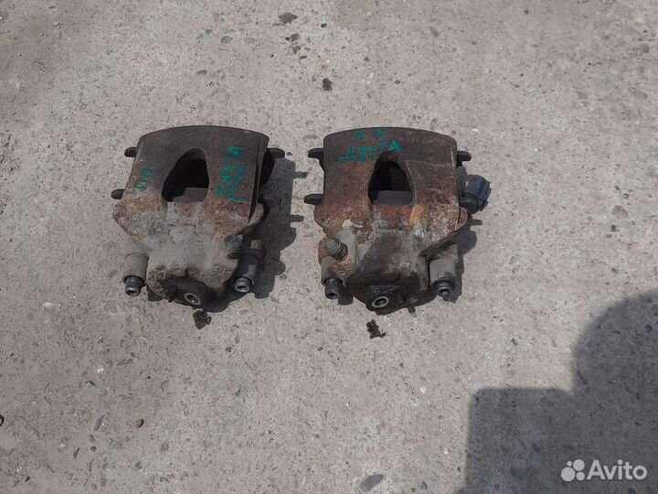 Суппорта передние Volkswagen Jetta 5