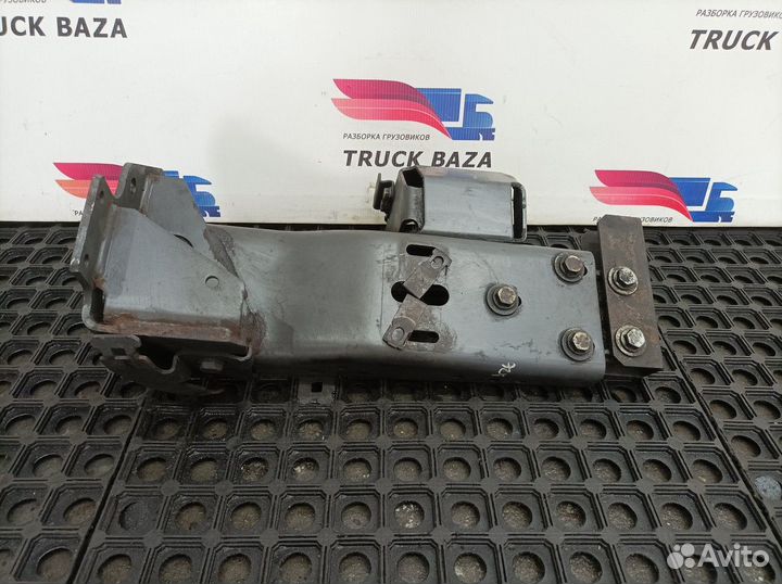 A9305203733 Кронштейн левой подножки