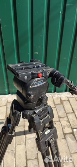 Штатив для видеокамеры