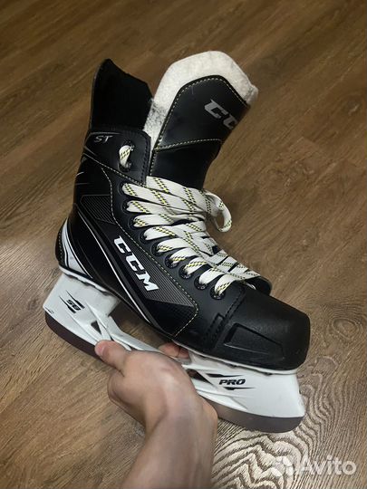 Коньки хоккейные ссм