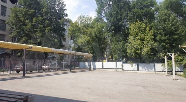 Здание, 834 м²