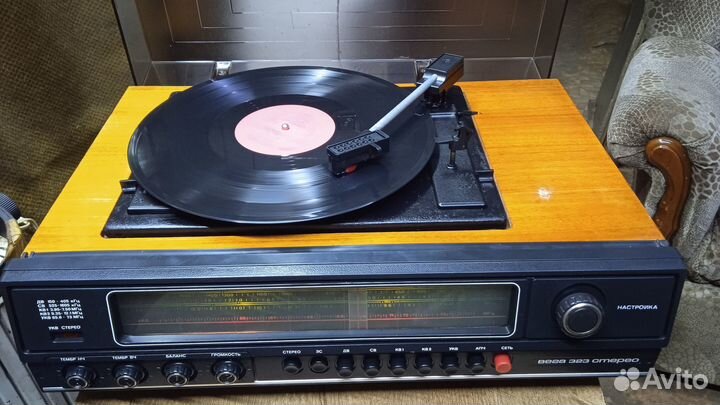 Проигрыватель пластинок Вега-323-стерео