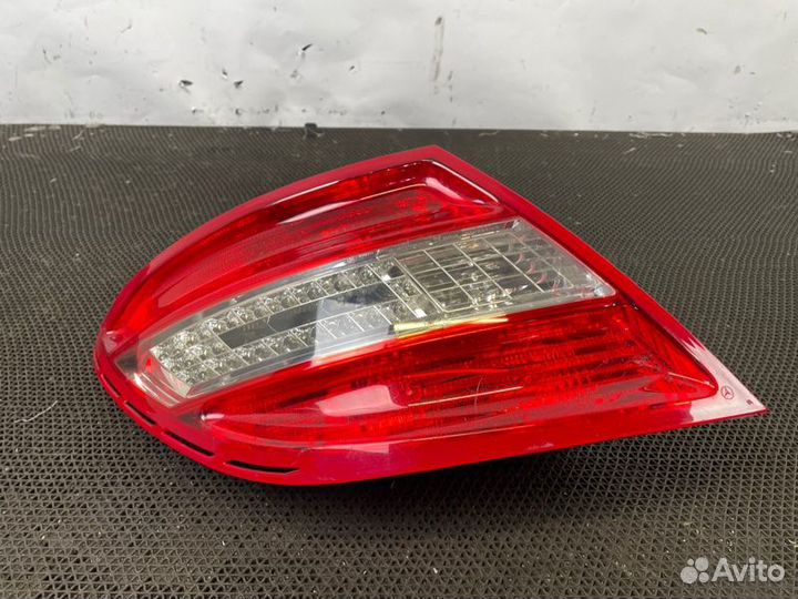 Левый фонарь Mercedes C-class W204