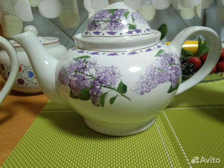 Чайники, кофейник и сахарница