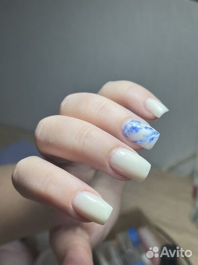 Начинающий мастер маникюра