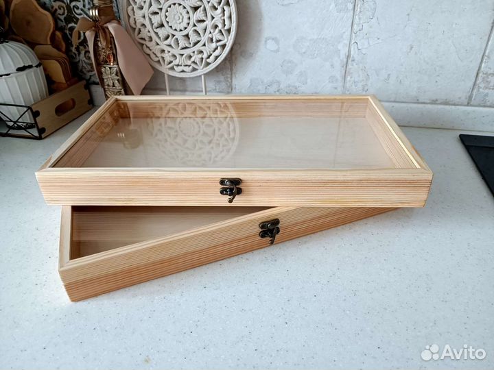 Шкатулка (витрина) деревянная со стеклом