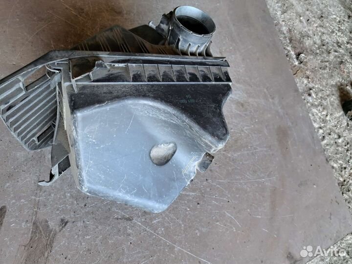 Корпус воздушного фильтра на BMW E60