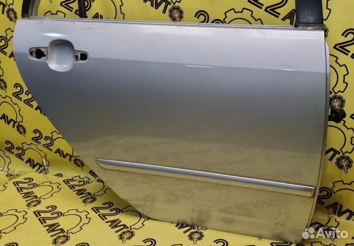 Дверь задняя правая Toyota Corolla Runx NZE121