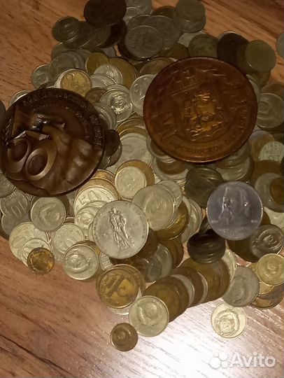 Юбилейные монеты