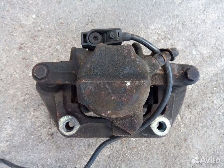 Суппорт передний правый для Мерседес W202