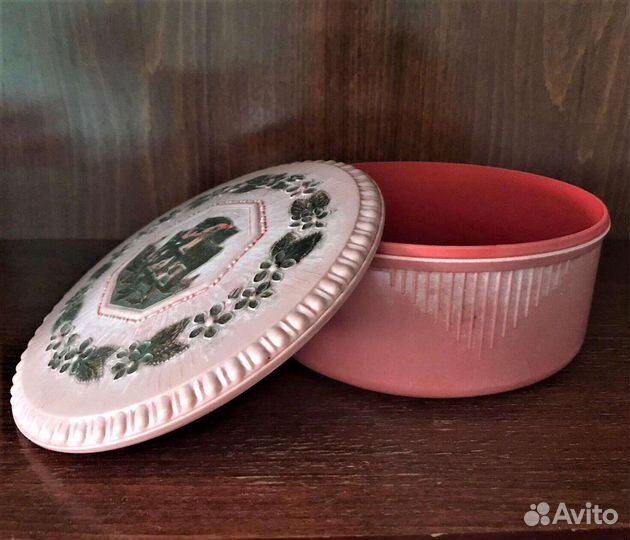 Шкатулка карболитовая «1 мая» СССР