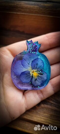 Броши, брелоки, магниты из эпоксидной смолы