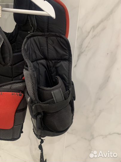 Нагрудник хоккейный вратарский jr