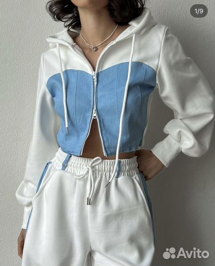 Спортивный костюм с худи и брюками со вставками