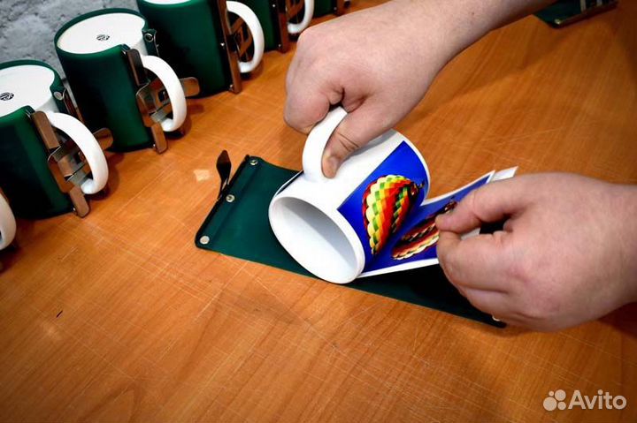 Специалист по печати на кружках