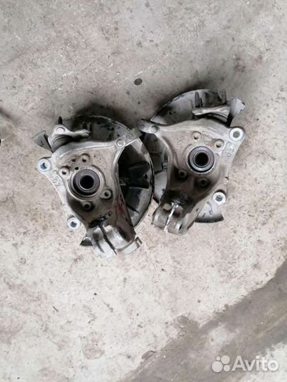 Поворотный кулак передний Фольксваген Пассат Б6