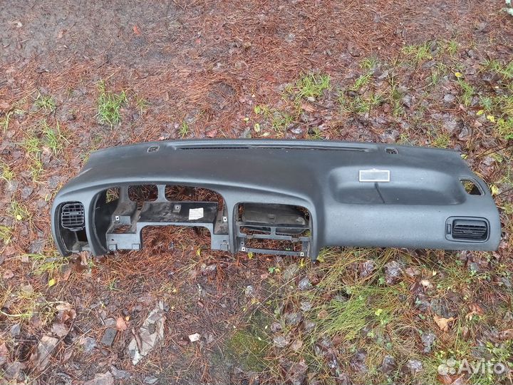 Торпедо Nissan Primera 2.0 SLX