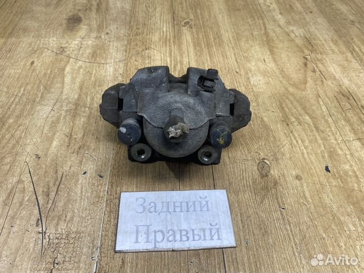 Суппорт задний правый BMW E90 2005 - 2013г