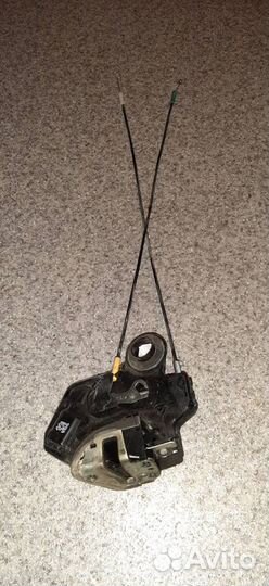 Замок двери задней левой 6906013090 Toyota Corolla