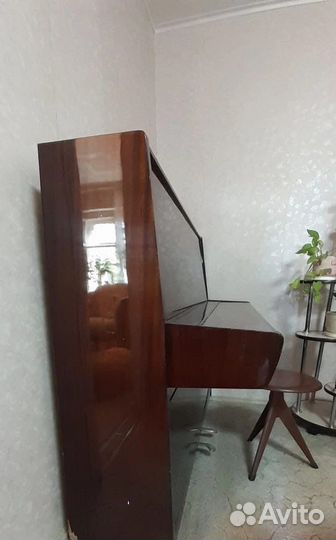 Стул для пианино