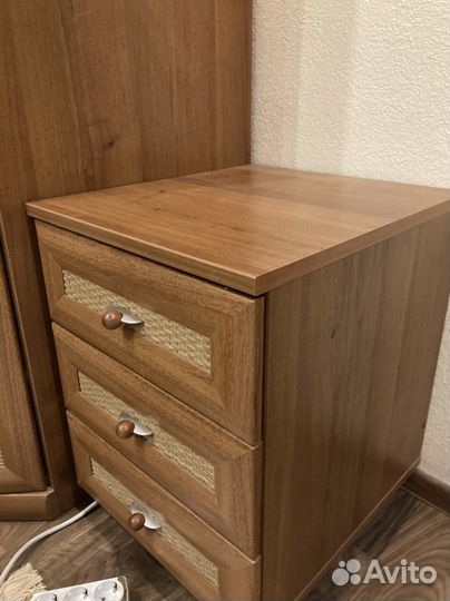Тумба прикроватная