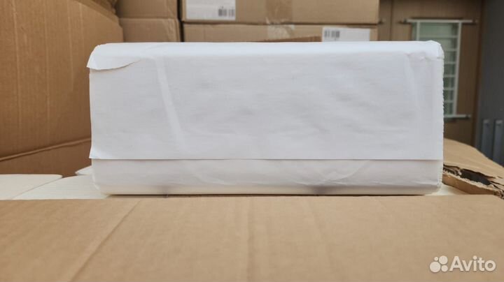 Бумажные полотенца листовые V-сложения с тиснением