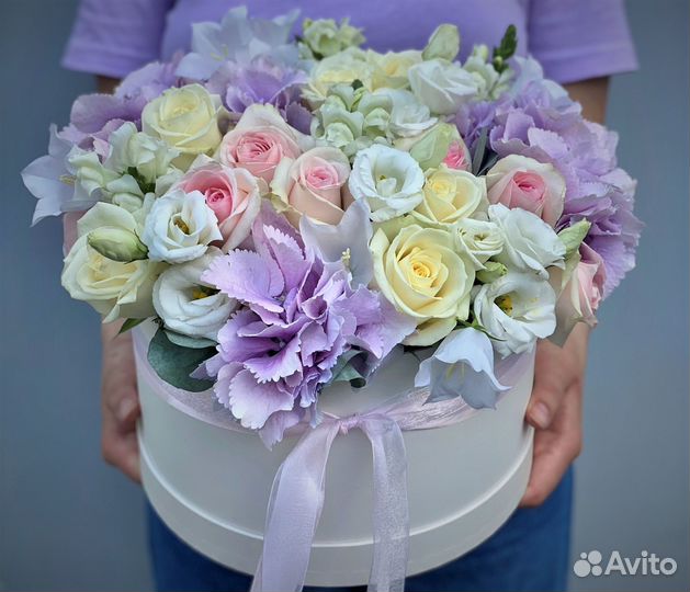 Корзины с живыми цветами в подарок