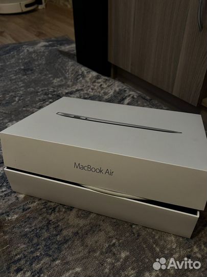 Apple MacBook Air 13-inch, 2017