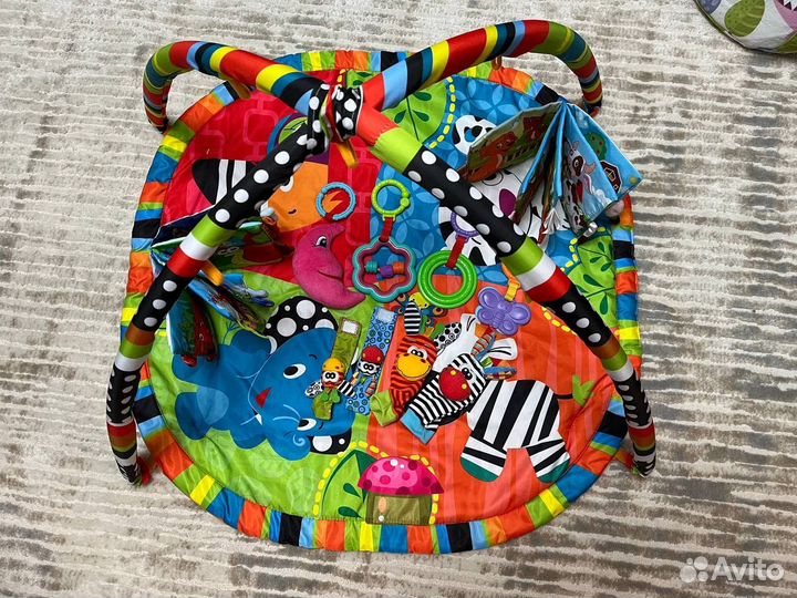 Детский игровой коврик с игрушками