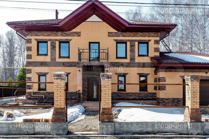 Коттедж 530,7 м² на участке 10,8 сот.