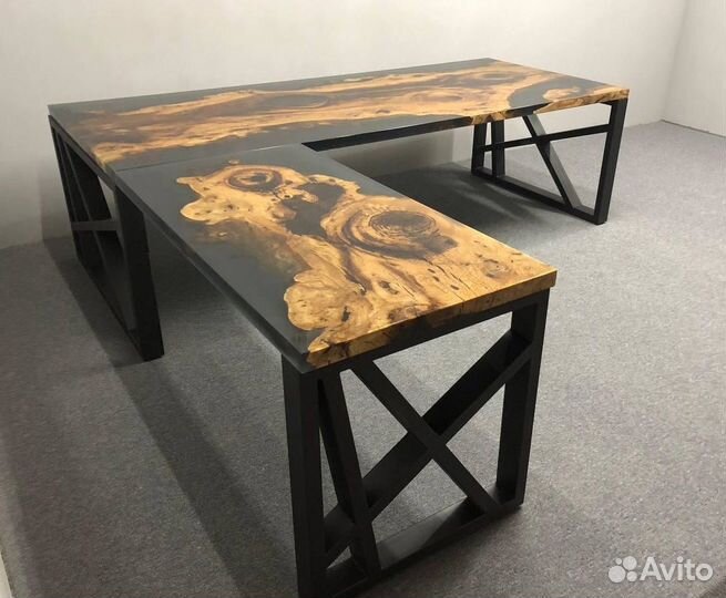 Стол из эпоксидной смолы Лофт