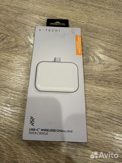 Беспроводное зарядное устройство apple AirPods
