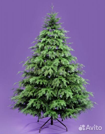 Ель литая с гирляндой 