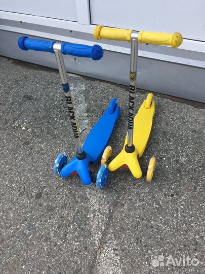 Самокат Black Aqua