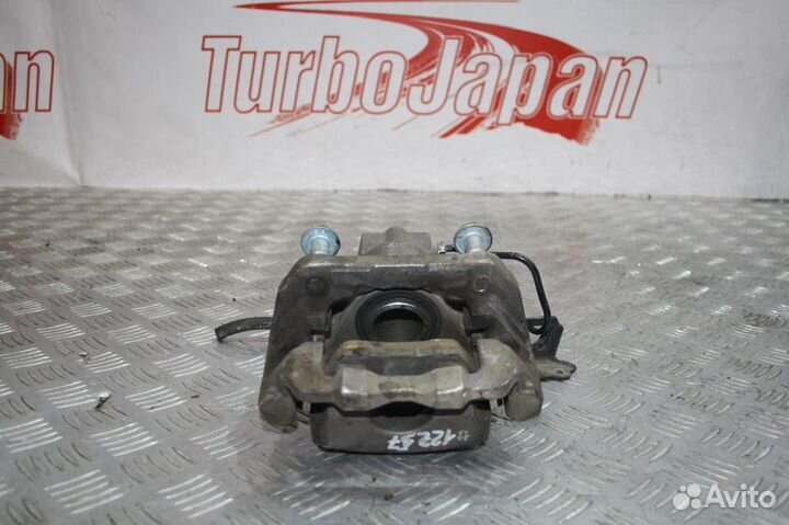 Суппорт задний правый Honda Legend KB1