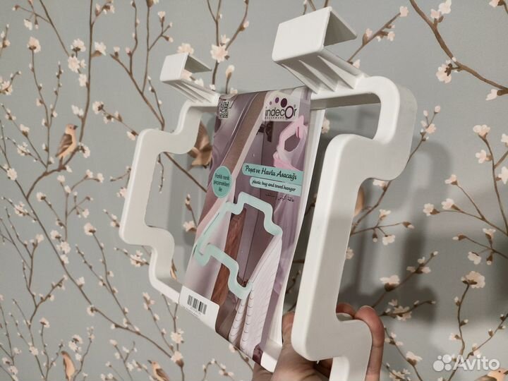 Вешалка для полотенец и пакетов на дверцу