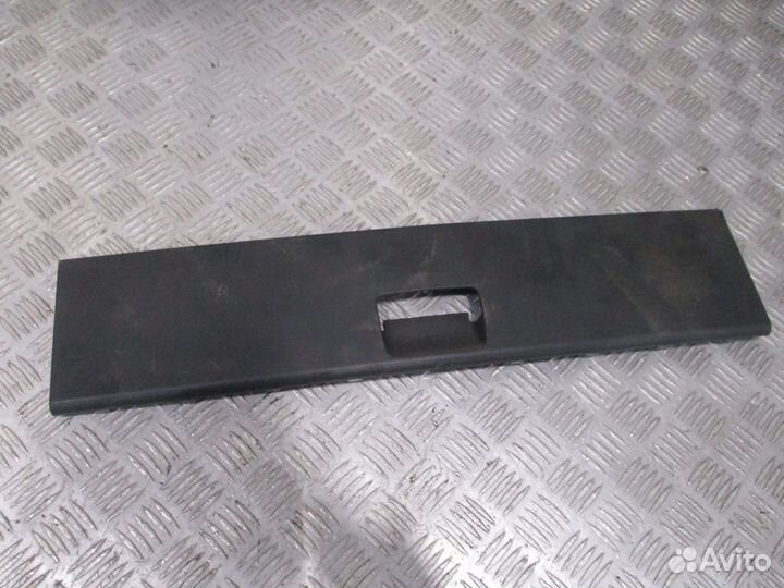 Крышка бардачка MAN 81637456018