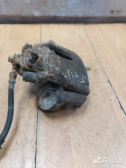 Тормозной суппорт передний правый Opel Zafira B