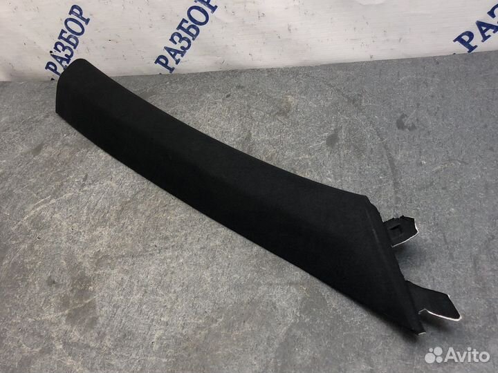 Правая накладка стойки Stinger