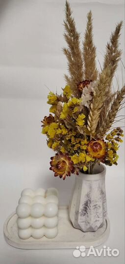 Набор из свечи и вазы из гипса на подносе