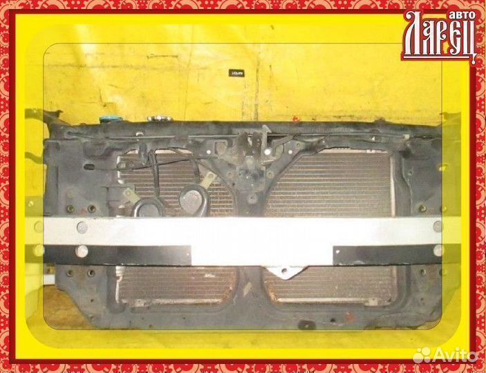 Рамка радиатора Nissan Skyline V35