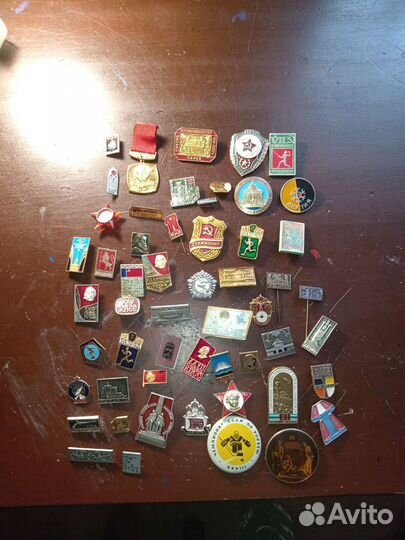 Продам значки СССР и вымпел октябрёнок