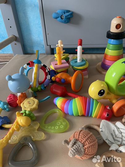 Развивающие игрушки для малышей пакетом