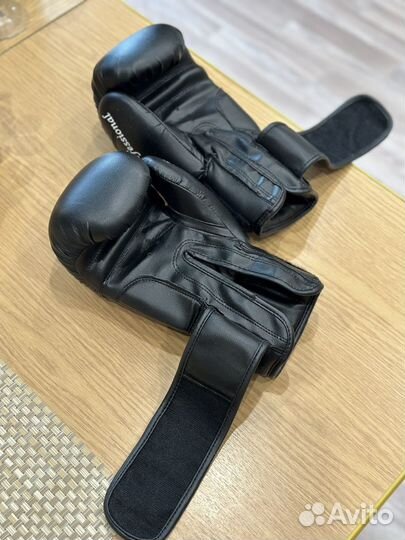 Боксерские перчатки 10 oz новые