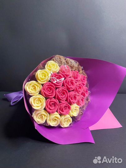 Букет - 29 Роз из Белого и Молочного Шоколада