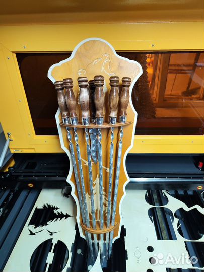 Подарочный набор шампуров на стену с гравировкой