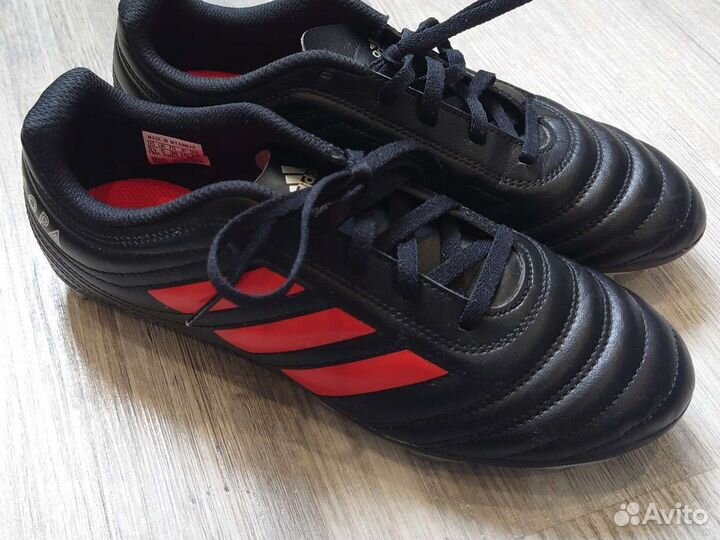 Футбольные бутсы adidas