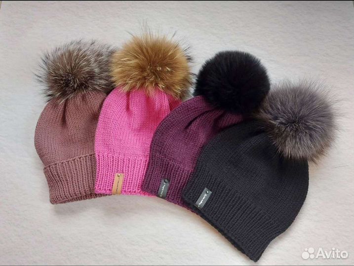 Шапка женская,с натуральным помпоном, снуд